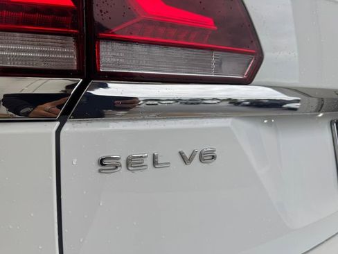 Used 2022 Volkswagen Atlas SEL Premium AWD/4WD image 36