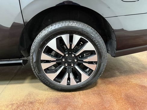 Used 2025 Ford Expedition Max Platinum w/ Driver's Package AWD/4WD image 93