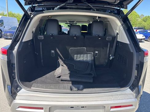 Used 2023 Nissan Pathfinder SL AWD/4WD image 29