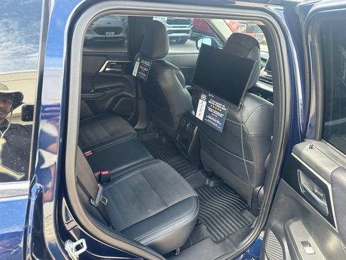 Used 2024 Mitsubishi Outlander SE FWD image 3