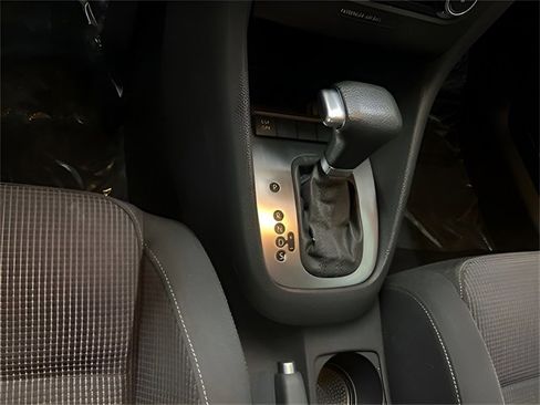 Used 2010 Volkswagen Golf 2-Door image 27