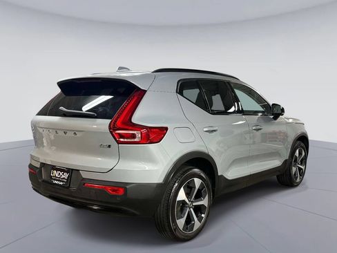 Used 2024 Volvo XC40 B5 Plus AWD/4WD image 10