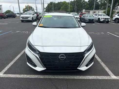 Used 2023 Nissan Altima 2.5 SV FWD image 3