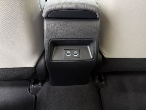 Used 2025 Toyota Corolla LE image 32