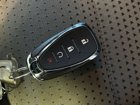 Used 2025 Chevrolet Trax LT image 28