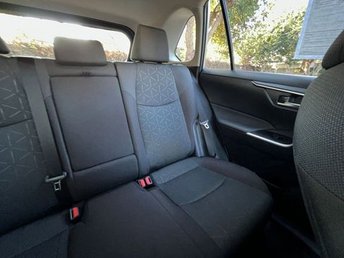 Used 2025 Toyota RAV4 XLE image 38
