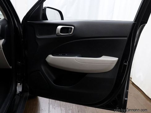 Used 2020 Hyundai Venue SEL FWD image 31