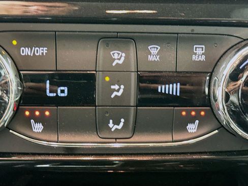 Used 2025 Chevrolet TrailBlazer LT w/ Convenience Package AWD/4WD image 16