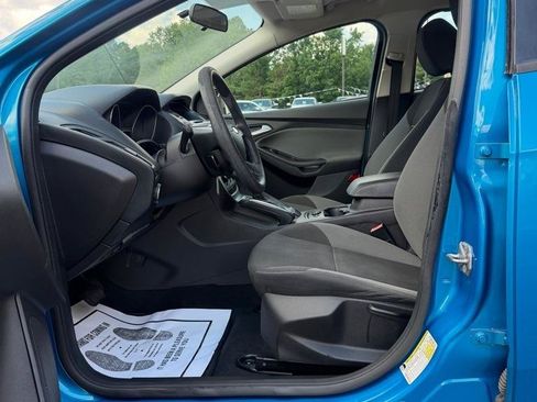 Used 2013 Ford Focus SE w/ SE Winter Pkg FWD image 9