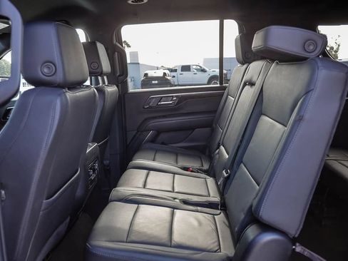 Used 2025 Chevrolet Suburban Z71 AWD/4WD image 22
