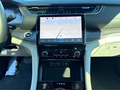 Used 2022 Jeep Grand Cherokee Overland w/ Advanced Protech Group III image 22