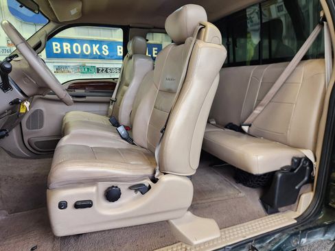 Used 2001 Ford F250 Lariat image 4