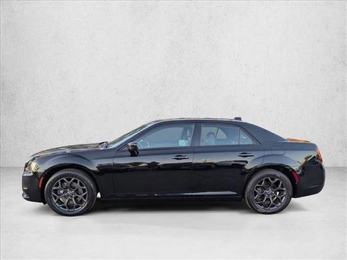Used 2019 Chrysler 300 S image 9