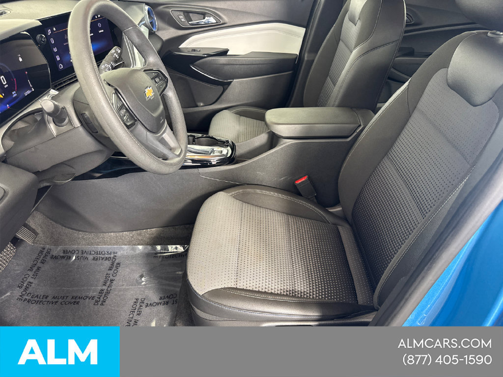 Used 2025 Chevrolet Trax LT FWD image 11