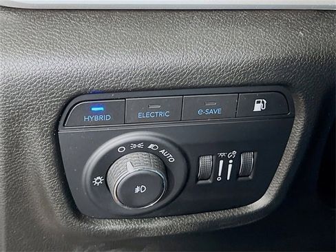 Used 2022 Jeep Grand Cherokee Limited 4xe image 12