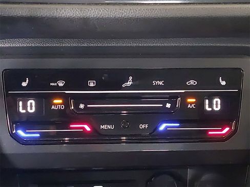 Used 2022 Volkswagen Tiguan SE image 28