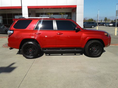 Used 2021 Toyota 4Runner SR5 Premium image 8