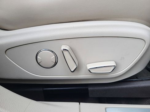 Used 2020 Lincoln MKZ w/ Convenience Package image 34