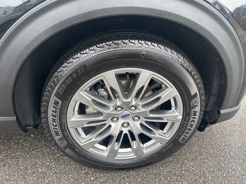 Used 2025 Ford Explorer Platinum image 12