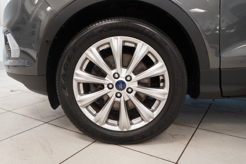 Used 2018 Ford Escape Titanium w/ Ford Safe & Smart Package AWD/4WD image 17