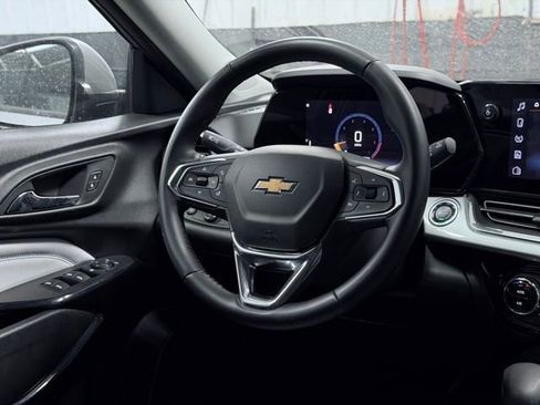 Used 2025 Chevrolet Trax LT w/ LT Convenience Package FWD image 22