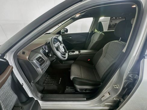 Used 2023 Nissan Rogue SV FWD image 13