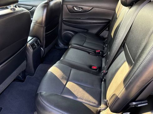 Used 2017 Nissan Rogue SL w/ SL Premium Package FWD image 17