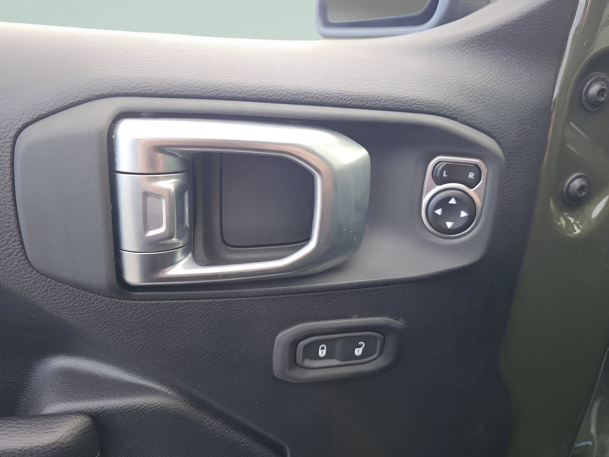 Used 2023 Jeep Gladiator Sport AWD/4WD image 28