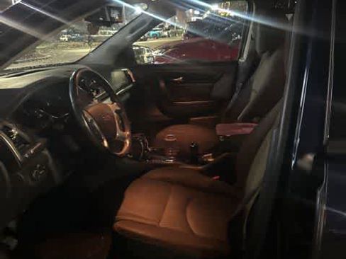 Used 2015 GMC Acadia SLE image 8