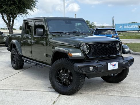 Used 2024 Jeep Gladiator Sport image 2