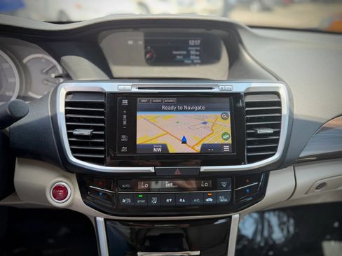 Used 2017 Honda Accord EX-L image 16
