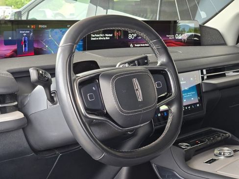Used 2025 Lincoln Navigator Reserve AWD/4WD image 10