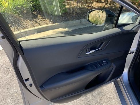 Certified 2025 Toyota Prius Plug-In Hybrid image 17