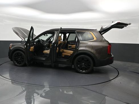 Used 2022 Kia Telluride SX w/ Nightfall Edition Package AWD/4WD image 35