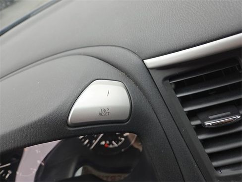 Used 2019 Nissan Pathfinder SV image 22