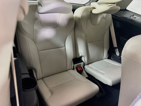 Used 2017 Volvo XC90 T6 Momentum w/ Vision Package AWD/4WD image 28