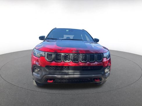 Used 2025 Jeep Compass Trailhawk image 2