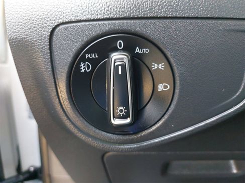 Used 2018 Volkswagen Atlas SE image 30