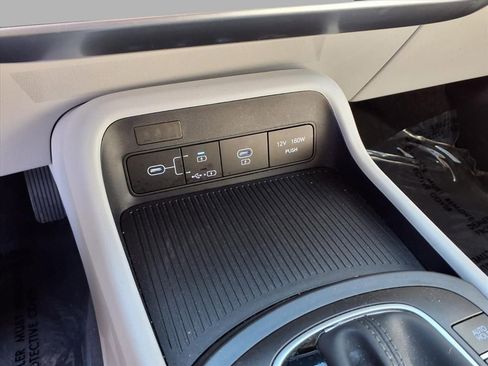 Used 2025 Hyundai Kona SEL image 9