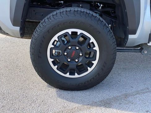 Used 2025 Toyota Tacoma TRD Off-Road AWD/4WD image 30