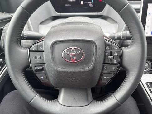 Used 2025 Toyota bZ4X FWD image 12
