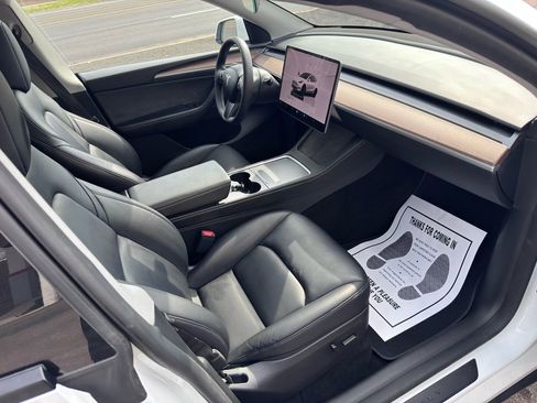 Used 2024 Tesla Model Y 2WD image 24