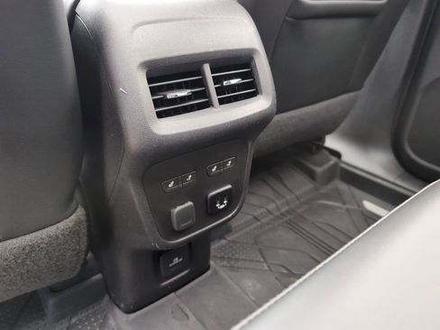 Used 2018 Chevrolet Equinox Premier image 14