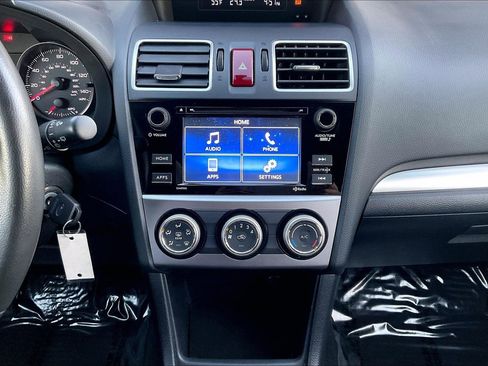 Used 2016 Subaru Crosstrek 2.0i Premium image 9