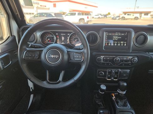 Used 2023 Jeep Gladiator Sport image 12