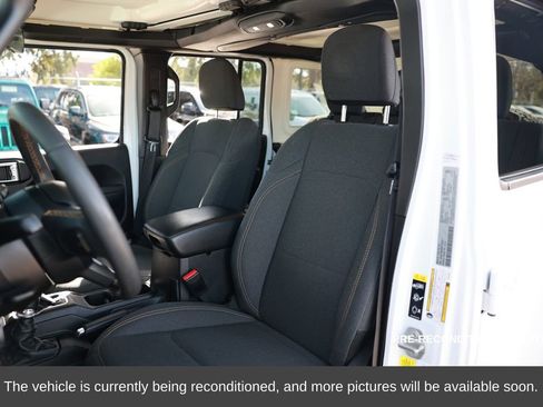 Used 2024 Jeep Wrangler Unlimited image 10