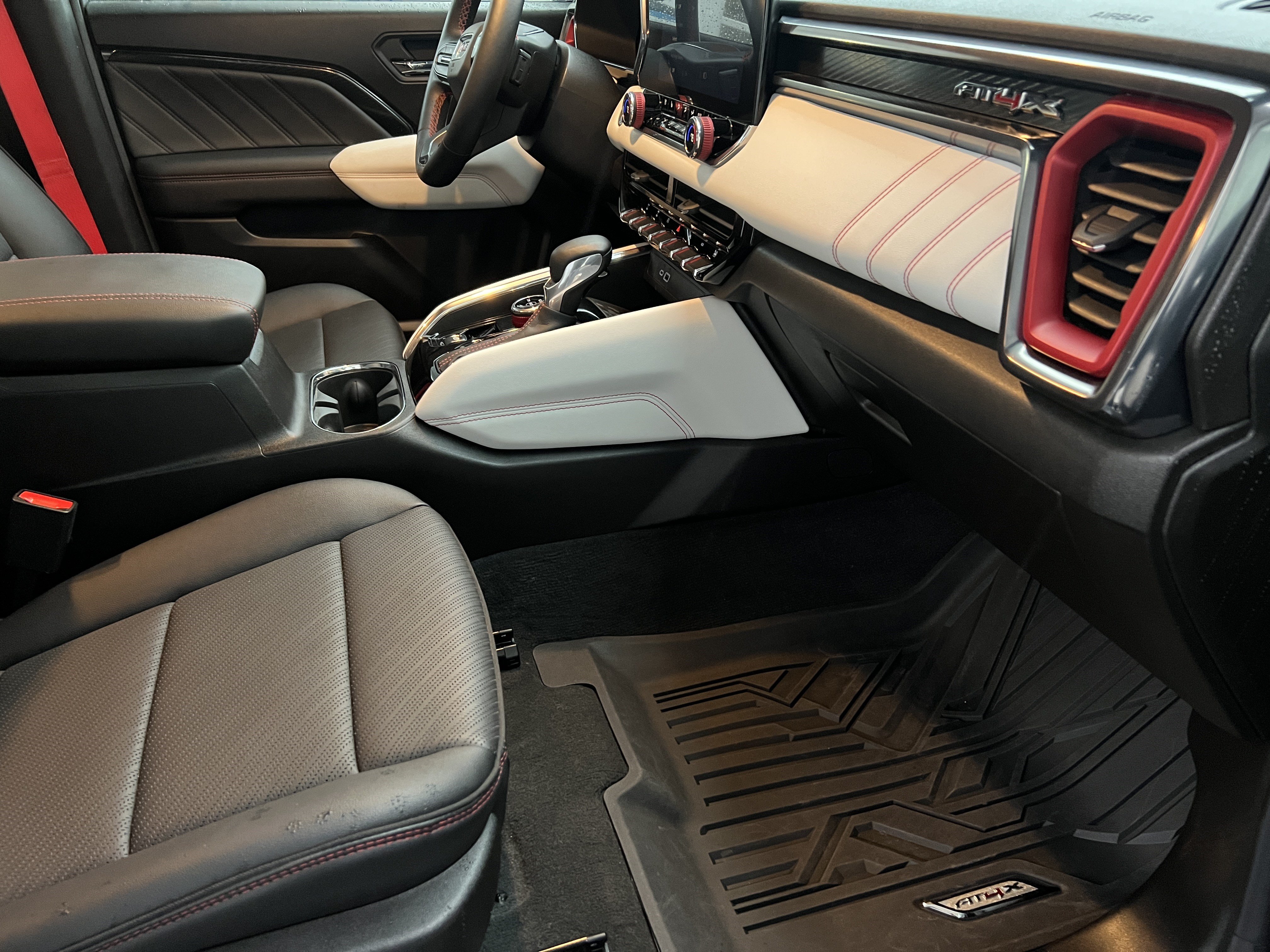 Used 2024 GMC Canyon AT4X AWD/4WD image 20