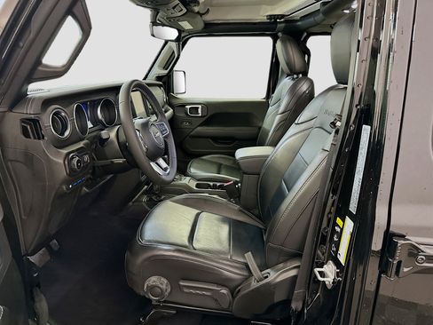 Used 2023 Jeep Wrangler Sahara image 13