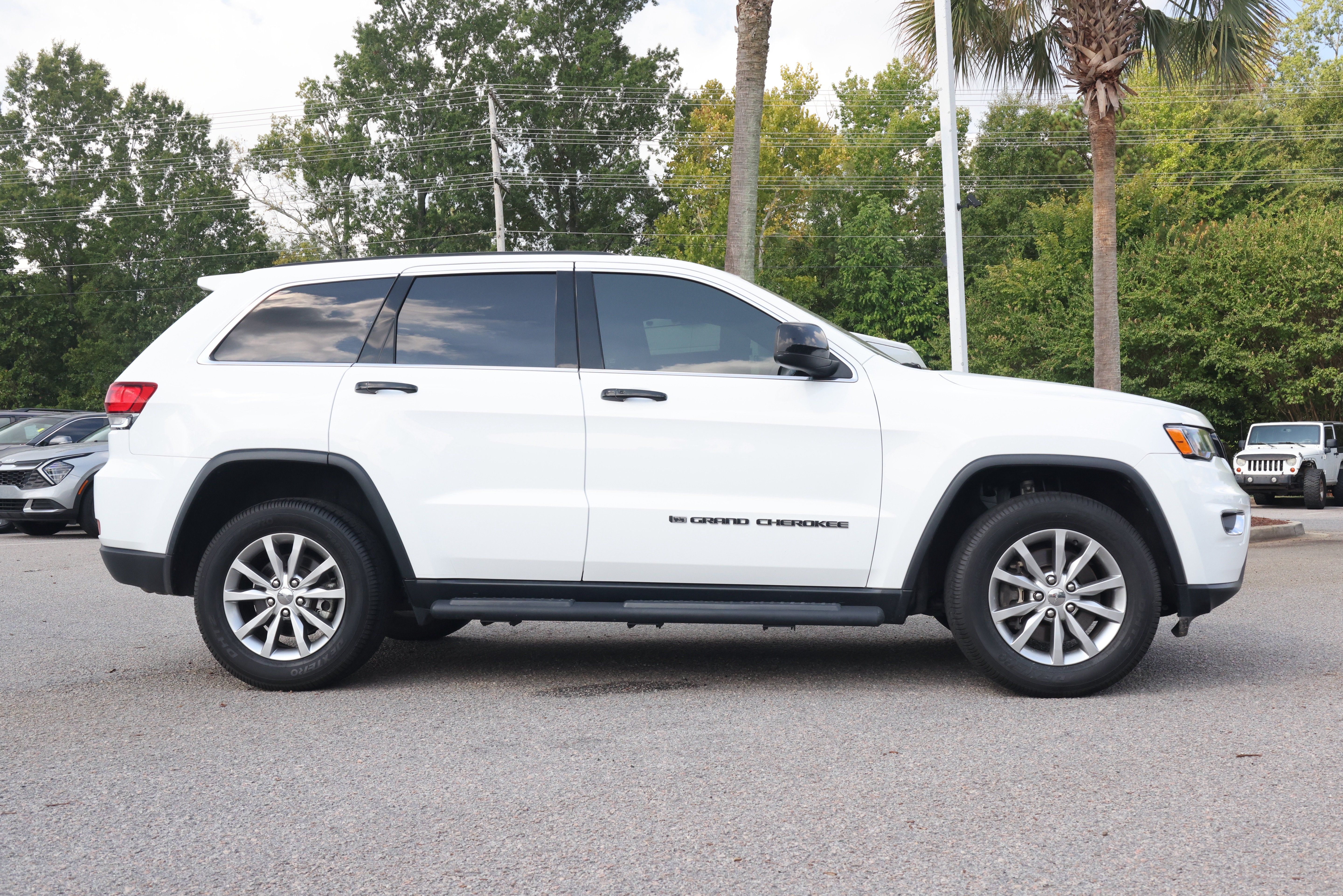 Used 2022 Jeep Grand Cherokee Laredo E AWD/4WD image 6