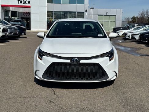 Used 2020 Toyota Corolla LE image 2